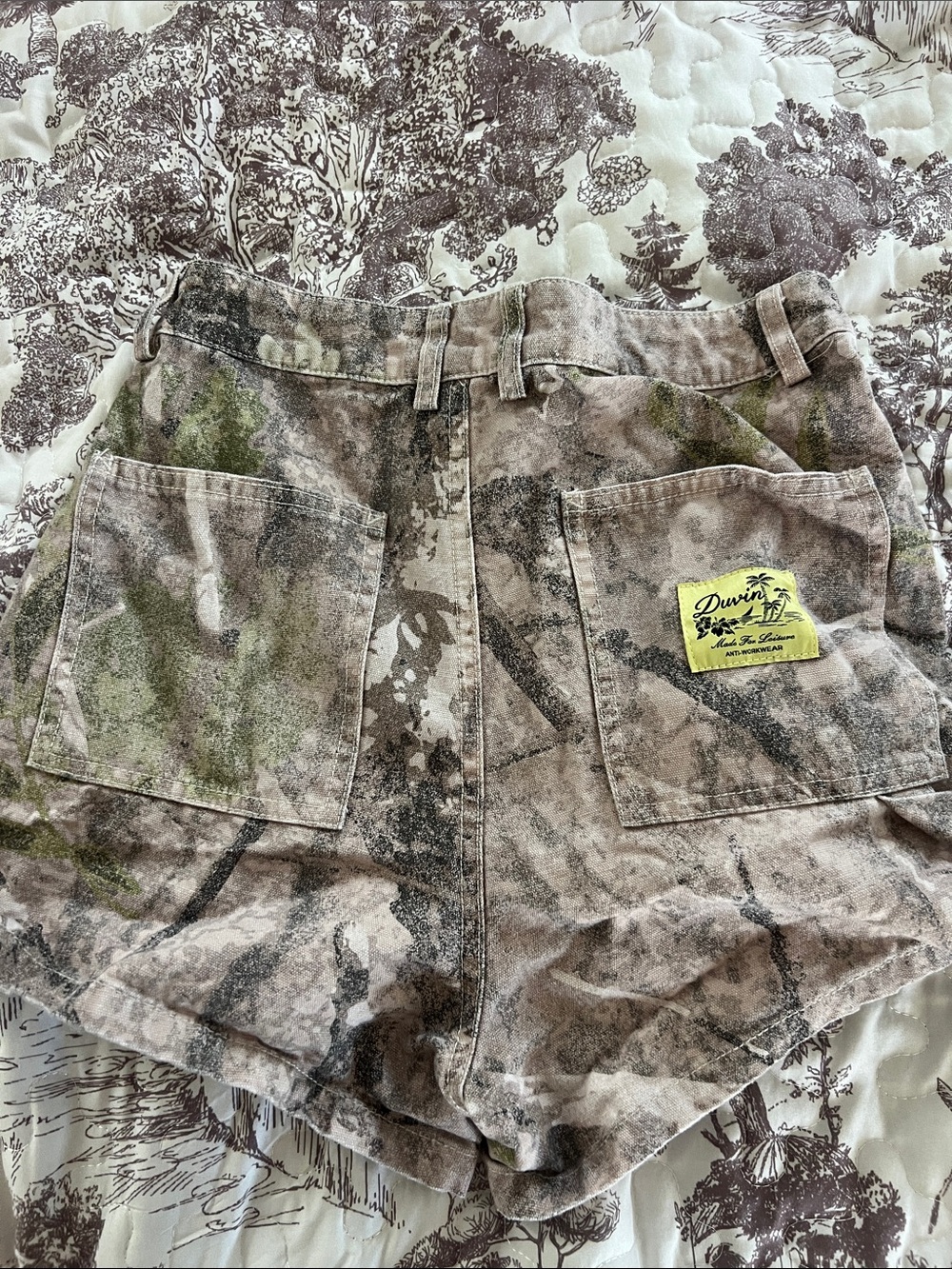 Duvin Camouflage Print Women's High-Rise Utility Shorts - Picture 3 of 3